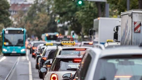 Pendler hängen weiter am eigenen Auto