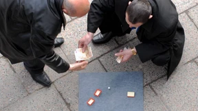 Hütet euch vor Hütchenspielern!