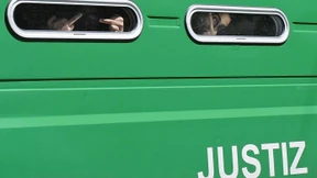 Häftling entwischt aus Gefangenentransporter
