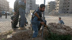 Taliban-Kämpfer greifen Flughafen von Kabul an