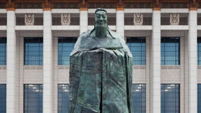 Die Macht im Land gehört eingesperrt