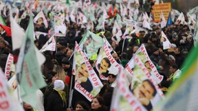 Tausende fordern in Köln Freiheit für PKK-Chef