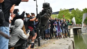 Demonstranten werfen Sklavenhändler-Statue in Fluss