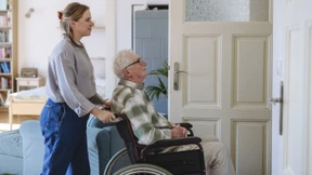 Was eine Pflegezusatzversicherung wirklich bringt