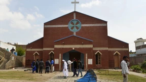 Viele Tote bei Anschlägen auf zwei Kirchen