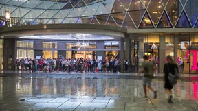 Wasser tritt in Frankfurter „MyZeil“ aus