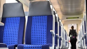 Frau erleidet Stromschlag während der Fahrt