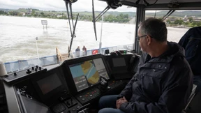„Horst“ steuert auch bei dichtem Nebel sicher über den Rhein