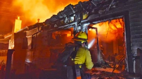 Waldbrand zerstört 20 Häuser in Kalifornien