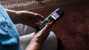 Edmund D. drehte den Spieß um – und gab sich als tatteriger Opa aus