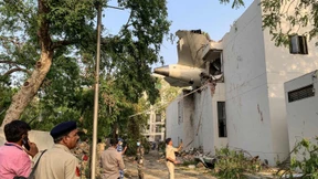 Ein Überlebender nach Flugzeugabsturz geborgen 