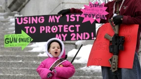 Dutzende Unfälle durch Schusswaffen in Kleinkinderhänden