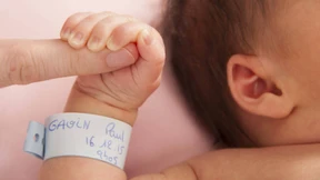 Mehr als 100 Leihmutter-Babys sitzen in der Ukraine fest