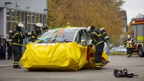 Löschanzug für E-Autos
