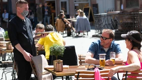 Die Ersten bekommen Applaus