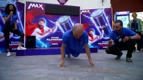 Liegestütze-Weltrekord auf zwei Fingern