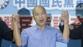 Bürgermeister fordert Staatschefin heraus