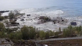 Erdrutsch reißt in Norwegen Häuser mit sich 