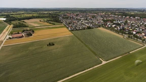 Protest gegen Bebauung von Ackerland