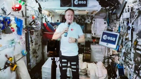 Astronaut beantwortet Kinderfragen