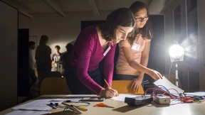 Die Plastikflasche wird zum Windrad