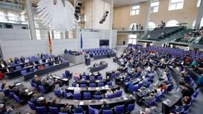 Bundestag beschließt umstrittene Pflegereform