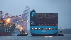 Erstes Methanolschiff der Welt legt in Hamburg an