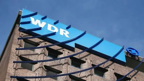 Pornogucken im Hotelzimmer