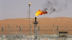 Houthi greifen saudi-arabische Öl-Anlagen an