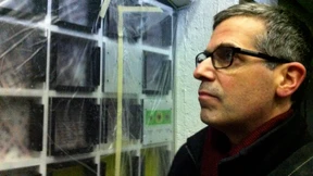 Im Roman käme jetzt gleich die Wehrmacht