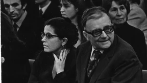 Wie überlebt man in einer bleiernen Zeit?