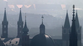 Falscher Kardinal schreit und flüchtet