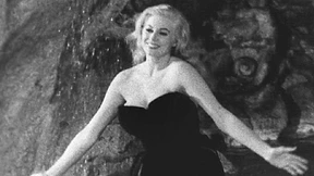 Fellinis Schöne aus dem Trevi-Brunnen