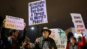 Tausende protestieren gegen neue Regierung