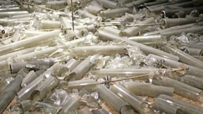 Die Kunst liegt in Scherben