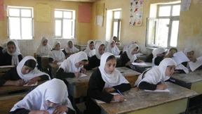 Taliban kündigen Wiederöffnung der Mädchenschulen an