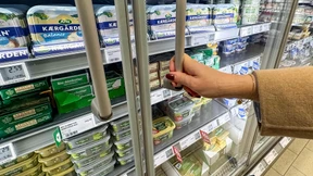 Supermärkte und Discounter heben Butterpreis an