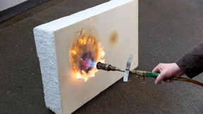 4 Millimeter Folie gegen 1200 Grad Celsius