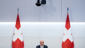 Schweiz zieht Zügel im Kampf gegen Corona an