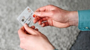 Bezahlkarte für Flüchtlinge noch in diesem Jahr