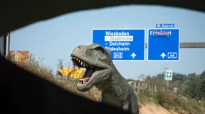 Dinosaurier-Alarm an der Autobahn