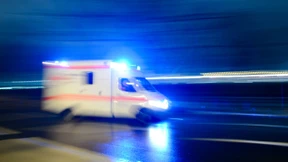 Zwei Verletzte bei Zusammenstoß von Linienbus und Auto