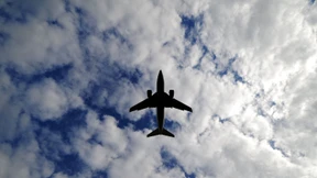 Warum hessische Minister rund um die Welt fliegen