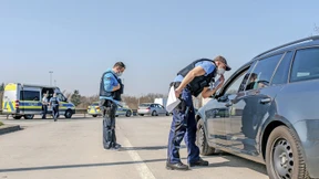 Mattschwarz ist die Farbe der Raser