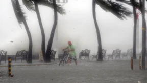 Taifun „Nesat“ überschwemmt Manila