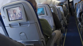 Britin versucht Flugzeugtür zu öffnen – zwei Jahre Haft