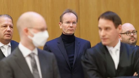 Alle warten auf Markus Braun