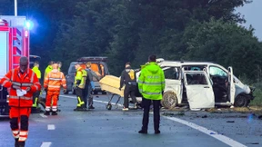 Schwerer Unfall auf der A 48 – drei Tote, sechs Schwerverletzte