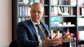 Röttgen kritisiert Merkel scharf