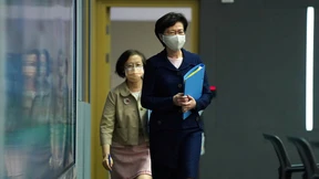 Regierungschefin verschiebt Wahl um ein Jahr